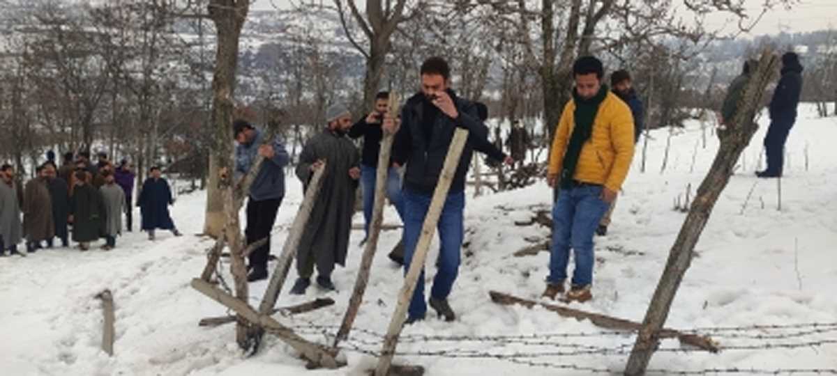 जम्मू-कश्मीर : किसान और गरीब आधिकारिक तौर पर मांग रहे आश्वासन जम्मू-कश्मीर : किसान और गरीब आधिकारिक तौर पर मांग रहे आश्वासन